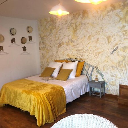Grande Chambre Familiale Jaune Tout Bonnement Bien Putot-en-Auge Eksteriør billede